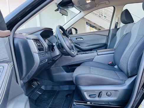 Certified 2023 Nissan Rogue SV image 11