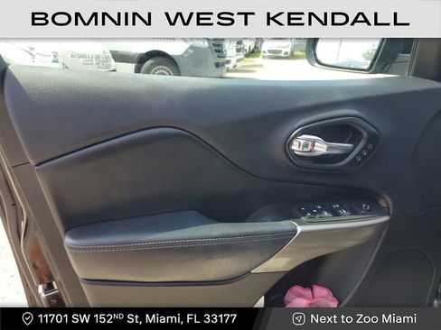 Used 2019 Jeep Cherokee Limited w/ Luxury Group image 22