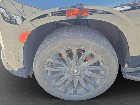 Used 2022 Cadillac Escalade ESV Premium Luxury RWD image 4