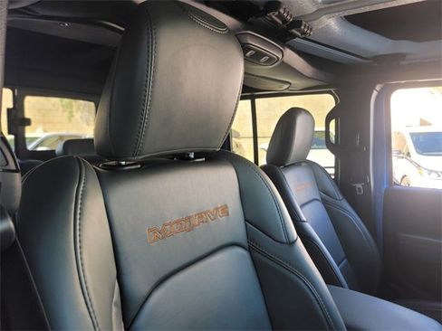 Used 2024 Jeep Gladiator Mojave image 17
