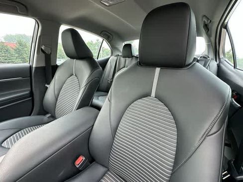 Used 2021 Toyota Camry SE FWD image 14