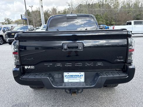 Used 2023 Toyota Tacoma SR5 w/ Technology Package AWD/4WD image 8