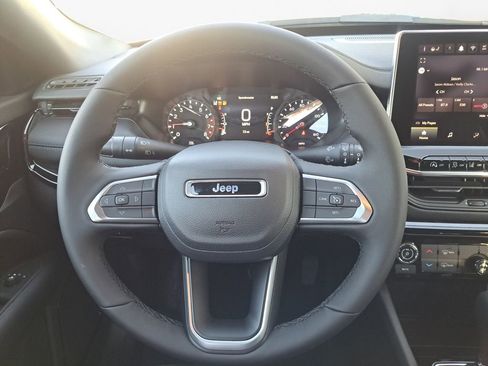 New 2026 Jeep Compass Latitude image 21