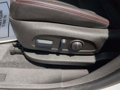 Used 2022 Chevrolet Equinox RS w/ RS Leather Package FWD image 9