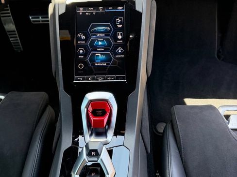 Used 2021 Lamborghini Huracan EVO RWD image 23