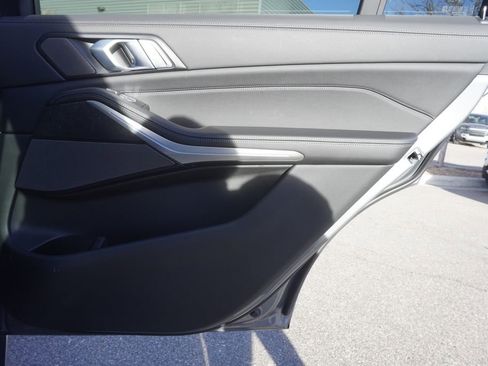 Used 2023 BMW X7 xDrive40i w/ Premium Package image 25