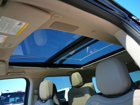 Used 2024 Lincoln Navigator Reserve image 19