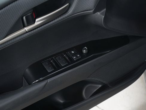 Used 2025 Toyota Camry SE image 19