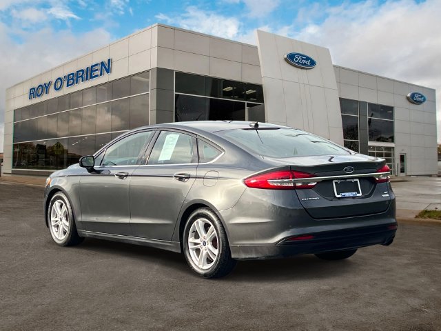 Used 2018 Ford Fusion SE w/ Fusion SE Technology Package FWD image 3