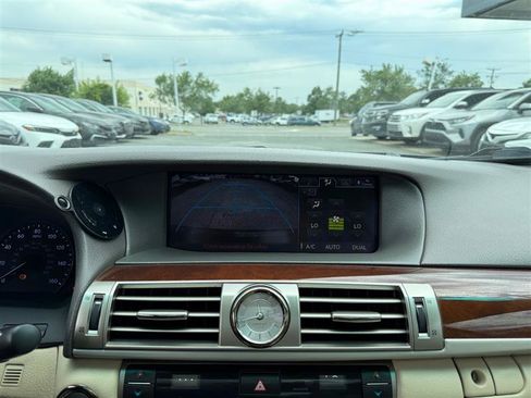 Used 2013 Lexus LS 460 w/ Comfort Pkg RWD image 33
