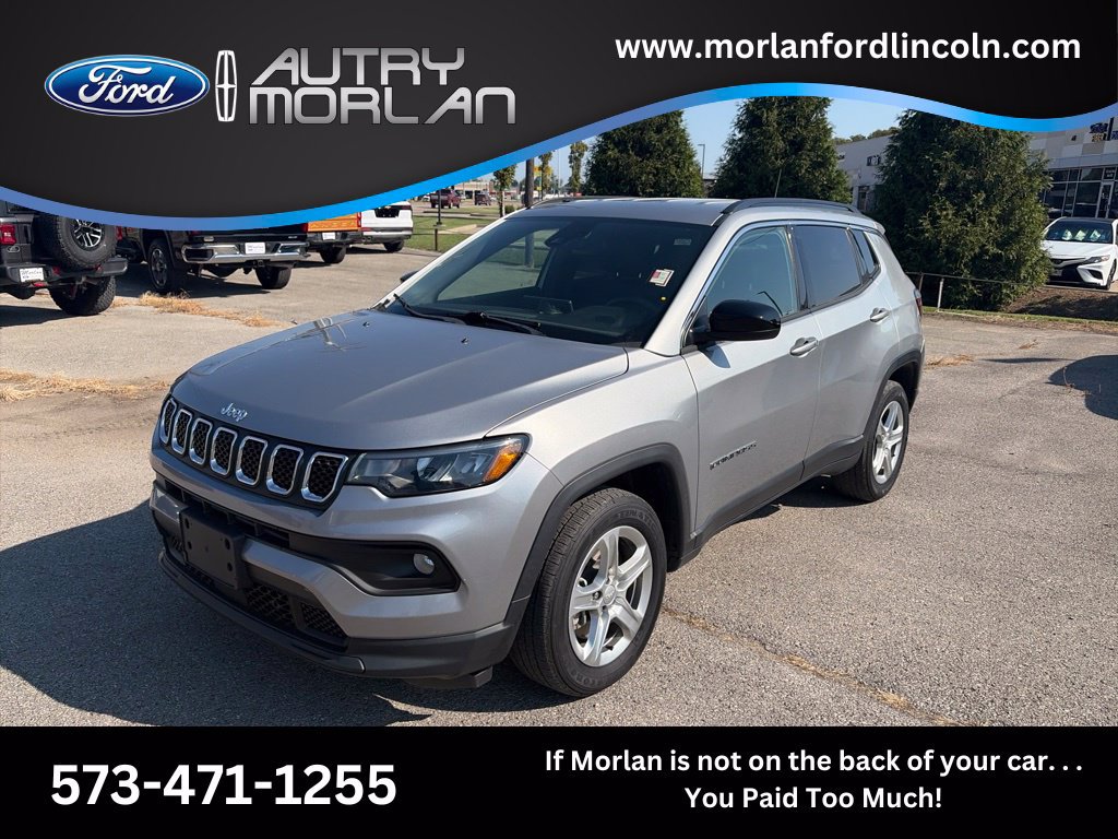 Used 2023 Jeep Compass Latitude w/ Convenience Group AWD/4WD image 1