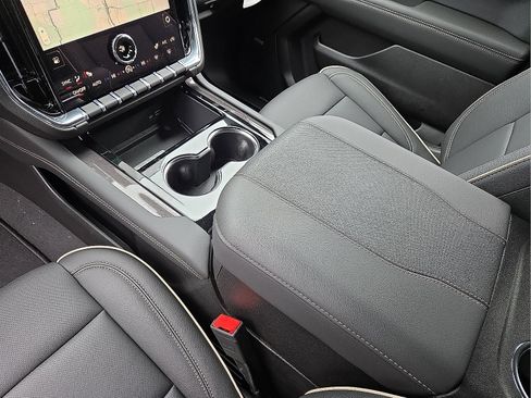 New 2026 GMC Yukon Elevation image 25