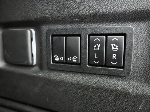 Used 2021 Chevrolet Tahoe Premier w/ Premium Package AWD/4WD image 26