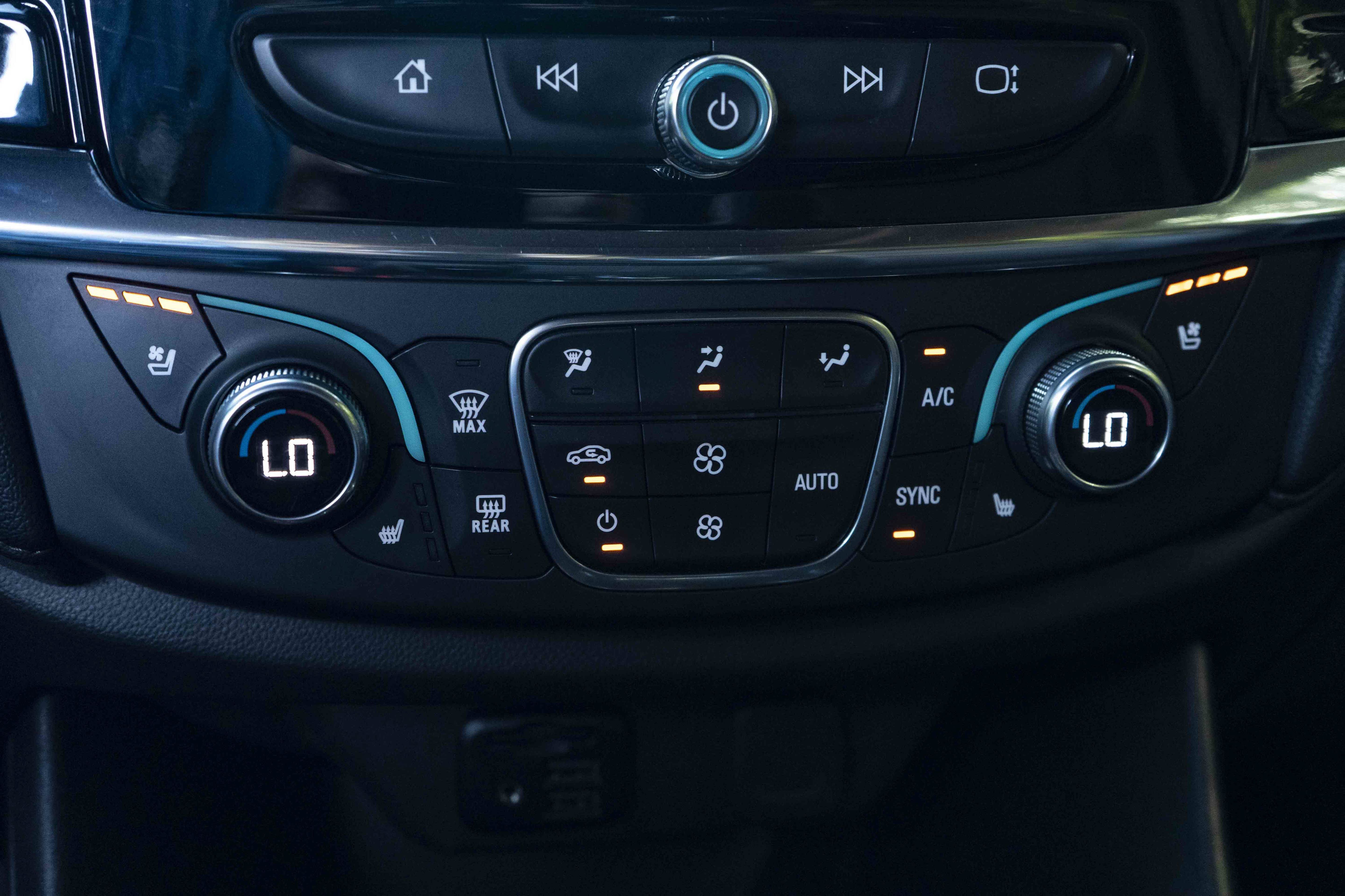 Used 2023 Chevrolet Traverse High Country w/ LPO, Floor Liner Package FWD image 34