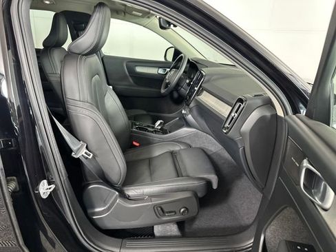 Used 2024 Volvo XC40 B5 Plus w/ Climate Package image 27