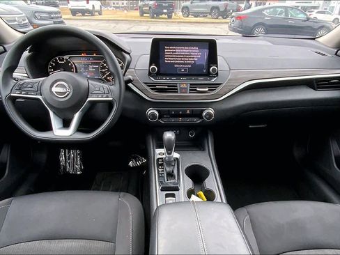 Used 2025 Nissan Altima 2.5 SV image 15