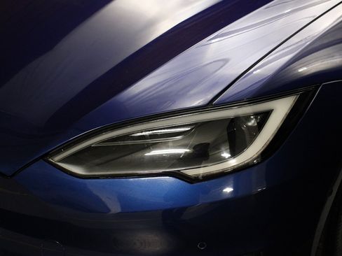 Used 2022 Tesla Model S AWD image 3