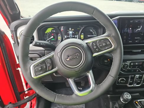 Used 2025 Jeep Wrangler Unlimited Sahara AWD/4WD image 10