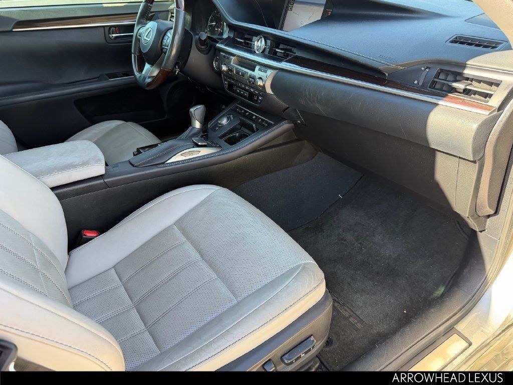 Used 2017 Lexus ES 350 w/ Ultra Luxury Package FWD image 13