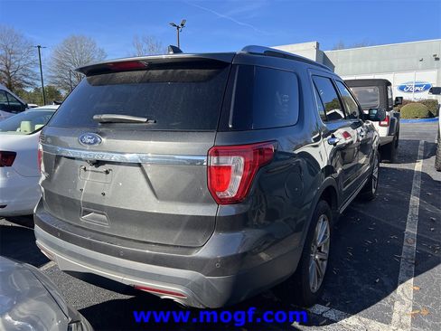 Used 2017 Ford Explorer Limited image 3