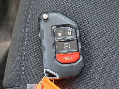 Used 2021 Jeep Gladiator Sport image 36