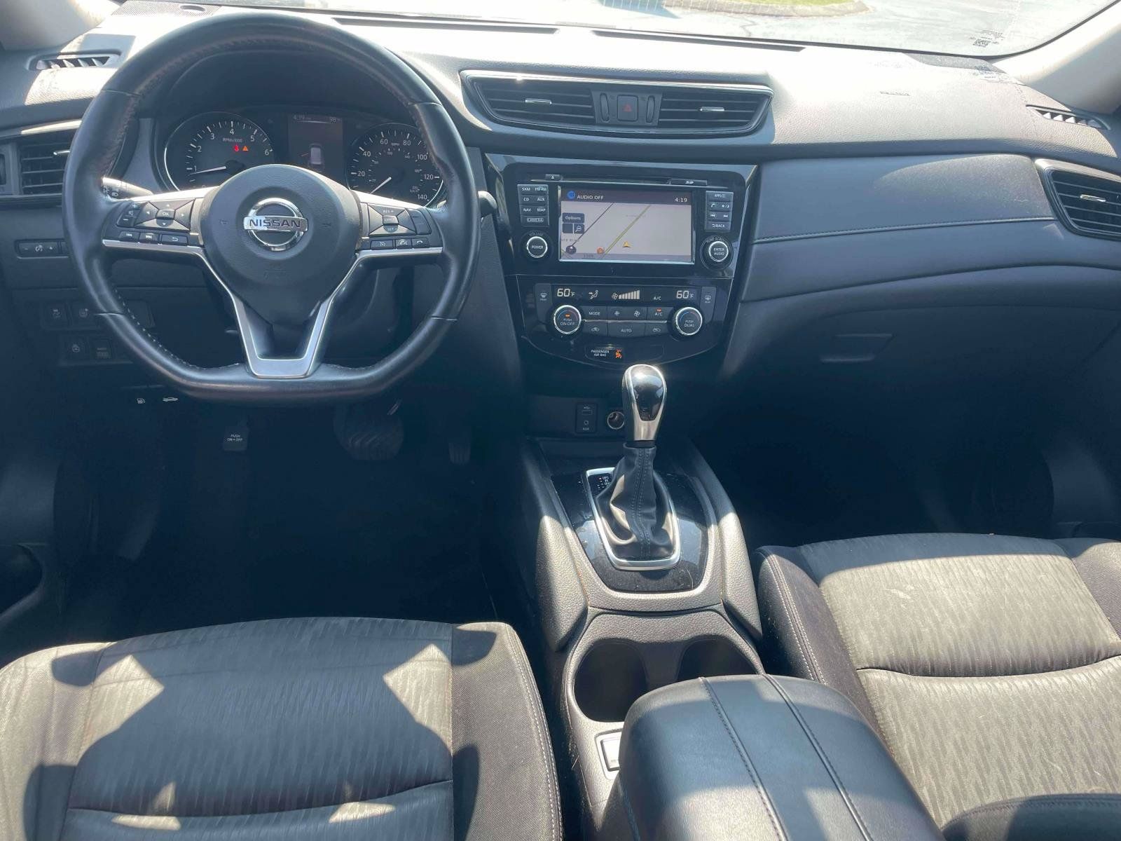 Used 2017 Nissan Rogue SV w/ SV Premium Package AWD/4WD image 15