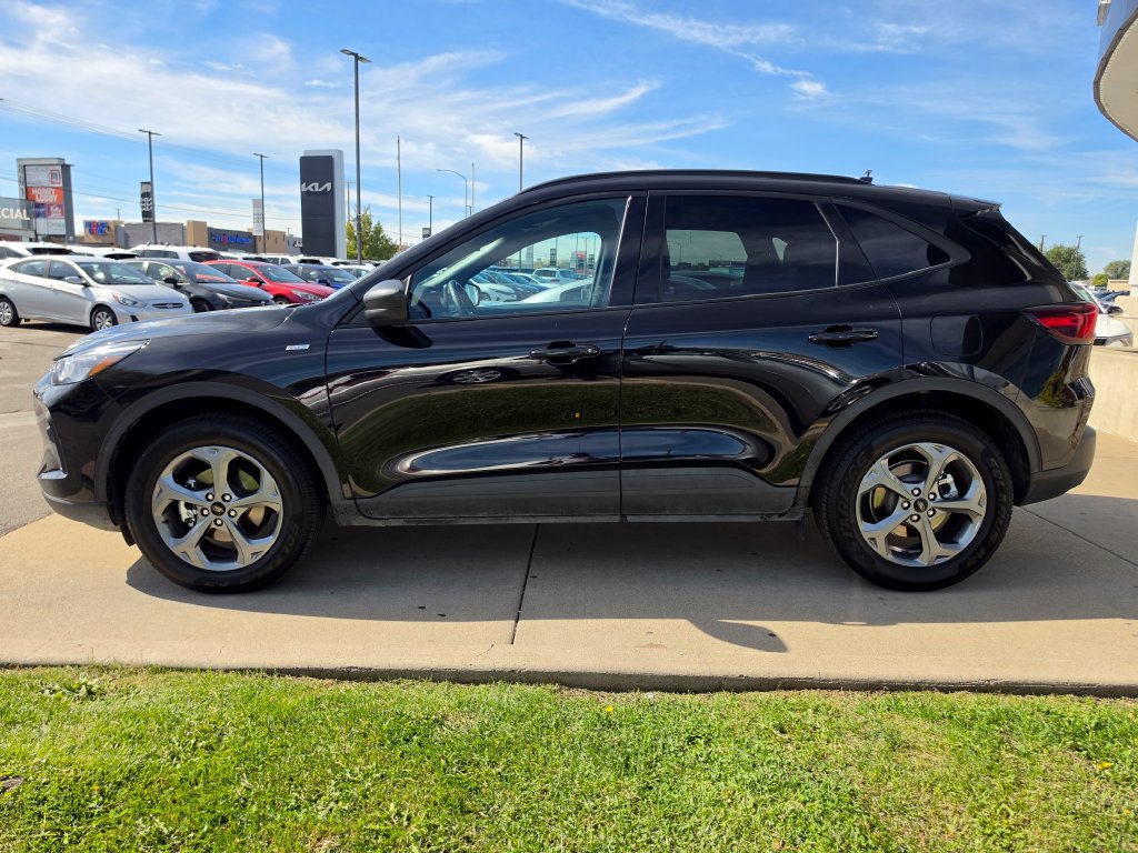 Used 2025 Ford Escape ST-Line AWD/4WD image 8