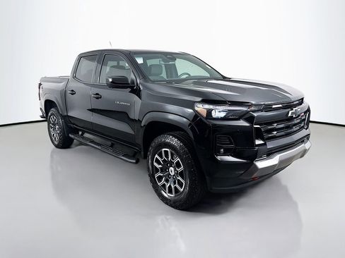 Used 2024 Chevrolet Colorado Z71 w/ Z71 Convenience Package 2 AWD/4WD image 3
