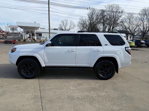 Used 2017 Toyota 4Runner SR5 Premium image 2
