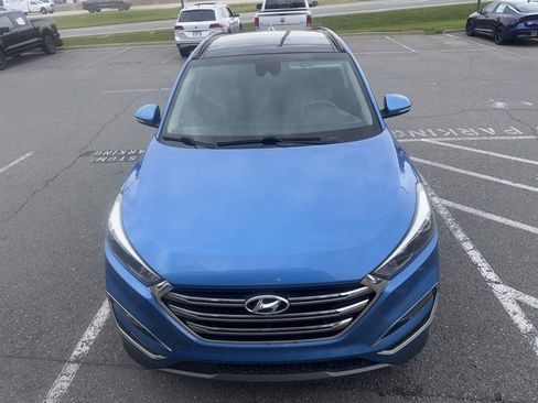 Used 2016 Hyundai Tucson Limited w/ Option Group 03 FWD image 2