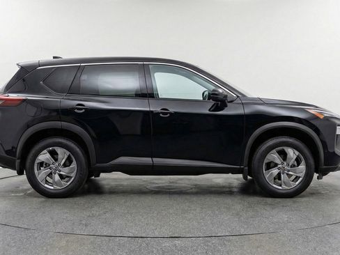 Used 2025 Nissan Rogue SV FWD image 11