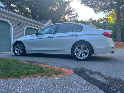 Used 2018 BMW 330i xDrive Sedan w/ Premium Package AWD/4WD image 10