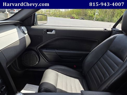 Used 2006 Ford Mustang GT RWD image 12