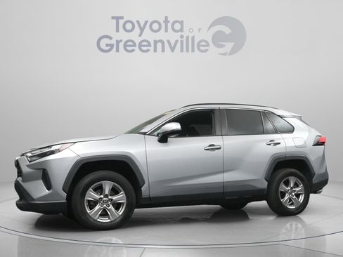 Used 2022 Toyota RAV4 XLE image 4