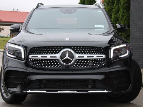 Used 2023 Mercedes-Benz GLB 250 4MATIC image 2