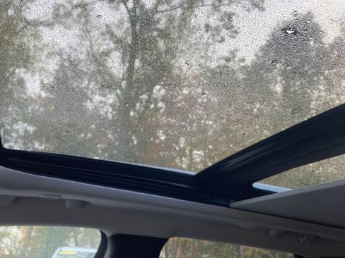 Used 2021 Jeep Cherokee Limited image 25