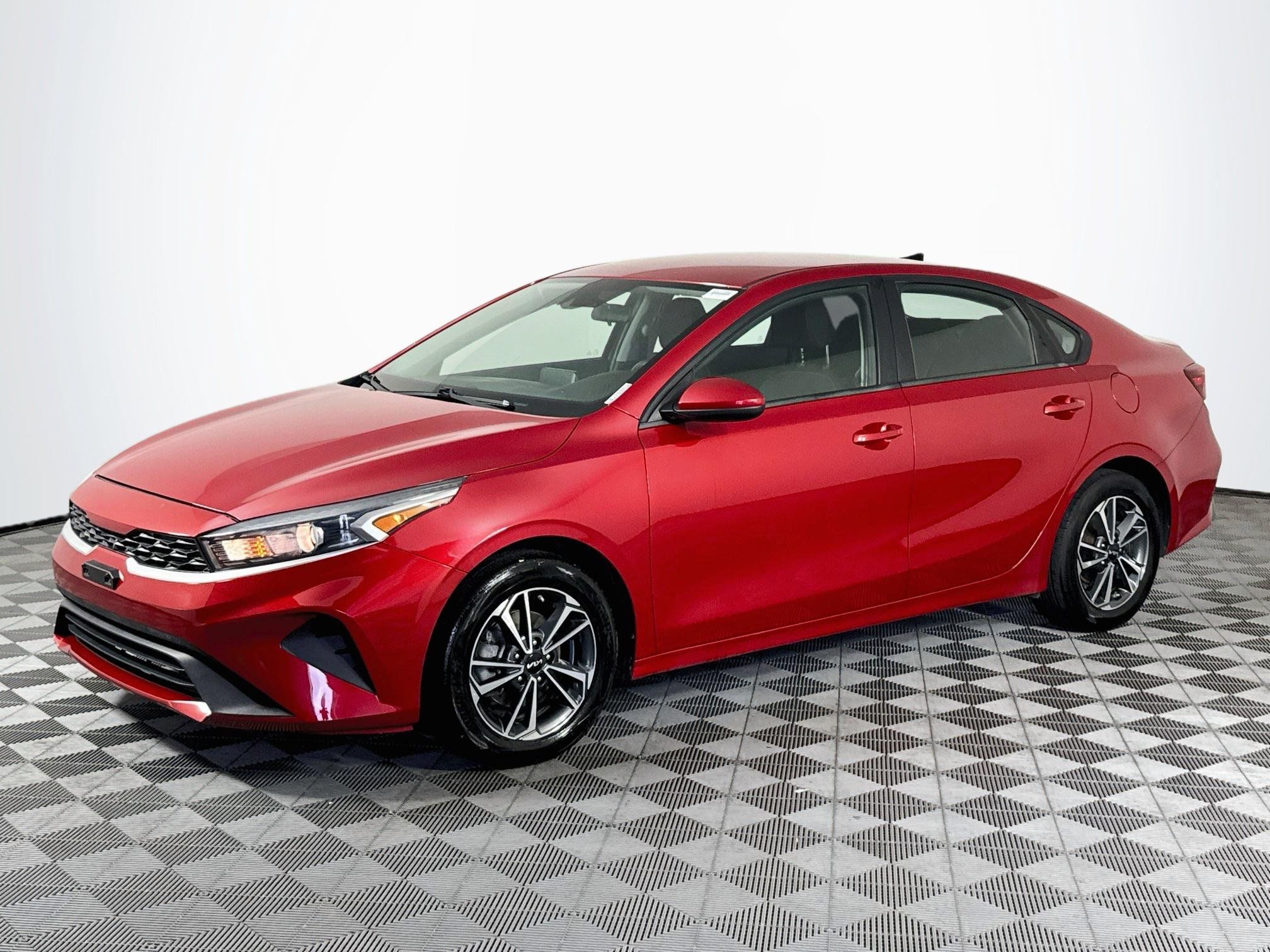 Used 2022 Kia Forte LXS FWD image 4