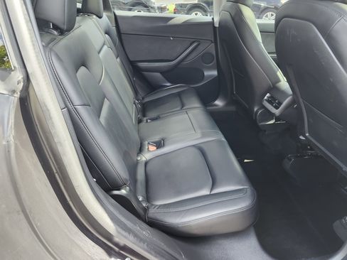 Used 2020 Tesla Model Y Long Range AWD/4WD image 18