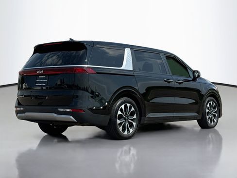 Used 2024 Kia Carnival EX FWD image 7