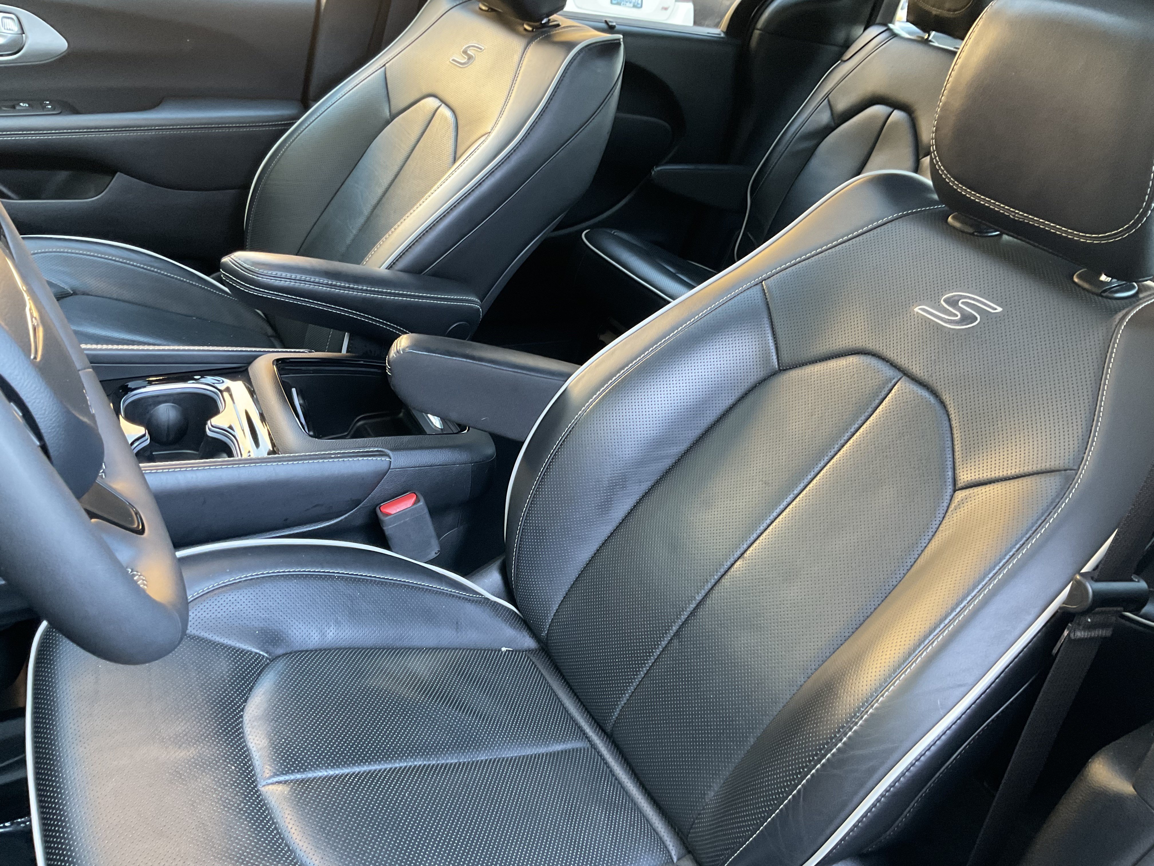 Used 2025 Chrysler Pacifica Limited FWD image 30