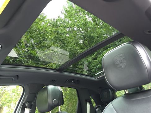 Used 2023 Porsche Cayenne Platinum Edition image 62