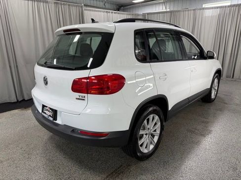 Used 2017 Volkswagen Tiguan Limited w/ Premium Package image 4