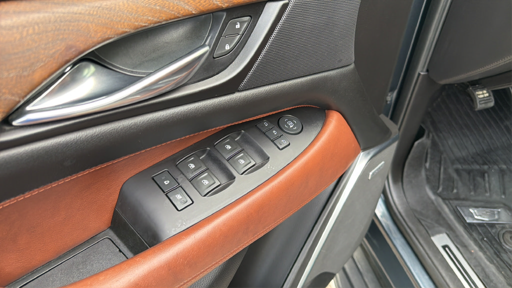 Used 2019 Cadillac Escalade Luxury RWD image 10