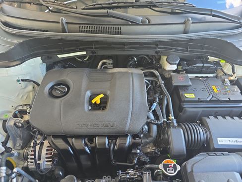 Used 2025 Kia Soul LX w/ LX Technology Package FWD image 28