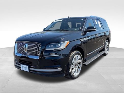 Used 2024 Lincoln Navigator Reserve AWD/4WD image 4