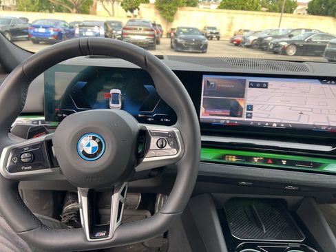 Used 2026 BMW i5 eDrive40 w/ M Sport Package image 15