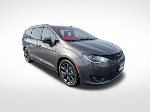 Used 2018 Chrysler Pacifica Touring-L w/ Premium Audio Group image 7