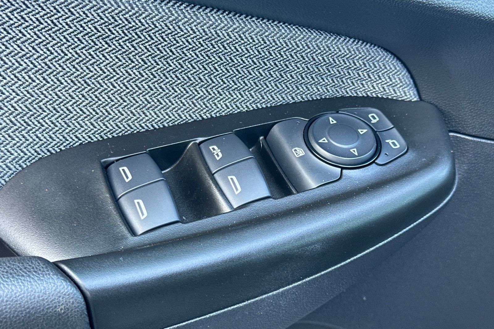 Used 2023 Chevrolet TrailBlazer LT w/ Convenience Package FWD image 12