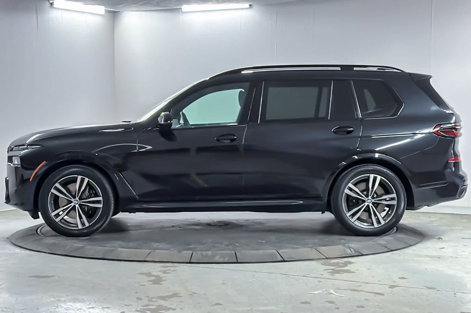 Used 2024 BMW X7 M60i w/ Executive Package AWD/4WD image 5
