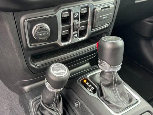 Used 2021 Jeep Gladiator Overland w/ Popular Equipment Package AWD/4WD image 20